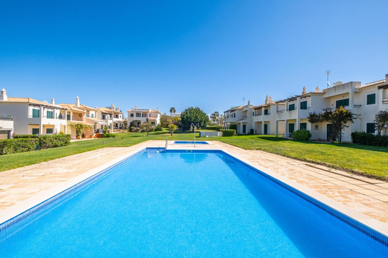 A Vilita Beach Apartment Pera Bagian luar foto