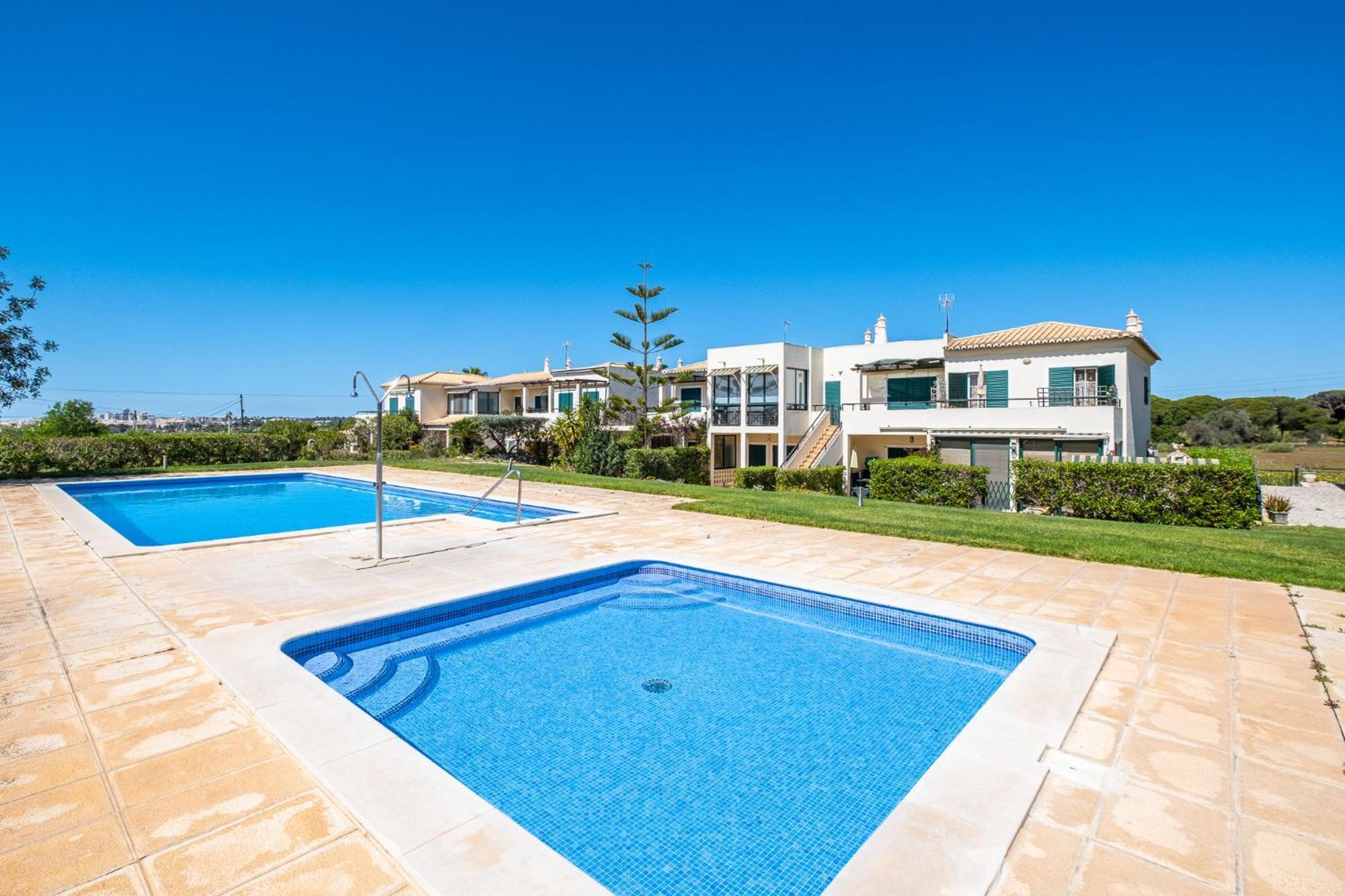 A Vilita Beach Apartment Pera Bagian luar foto